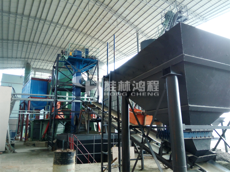 膨脹石墨生產(chǎn)設(shè)備，石墨磨粉機(jī)，立式磨粉機(jī)，立磨，磨粉機(jī)械，桂林鴻程