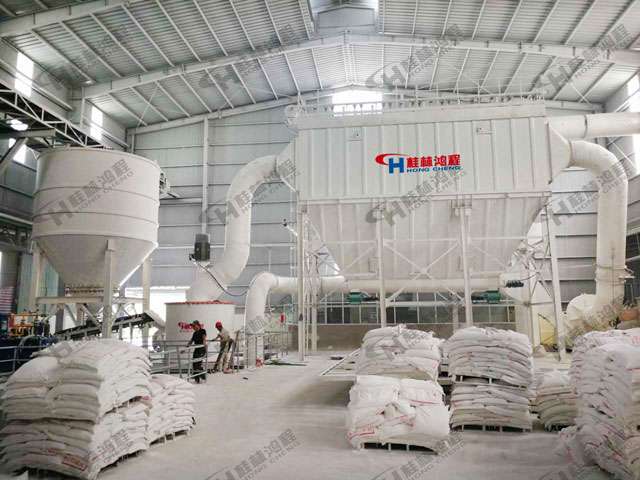 凹凸棒石超細(xì)磨粉機(jī)，超細(xì)環(huán)輥磨粉機(jī)，磨粉機(jī)價(jià)格